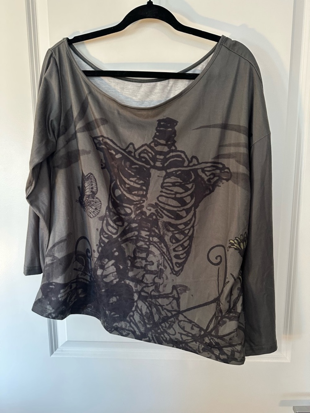 Romwe Medium Off-Shoulder Gray Skeleton Graphic Long-Sleeve Top